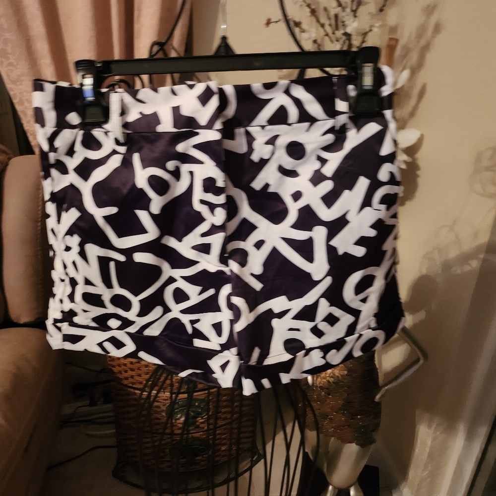 OVI shorts size S NEW